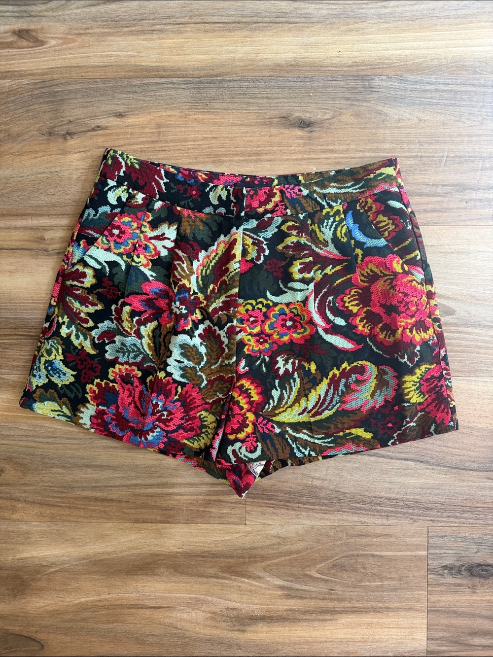 mittoshop Floral Jacquard High Waist Shorts in Black, Red, Green, Gold